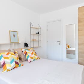 Private room for rent for €978 per month in Barcelona, Avinguda de Madrid