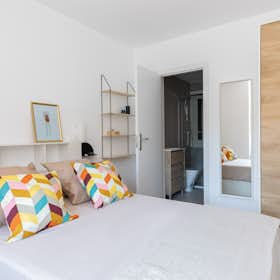 Private room for rent for €978 per month in Barcelona, Avinguda de Madrid