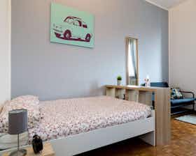 Privé kamer te huur voor € 555 per maand in Cesano Boscone, Via Ginestre