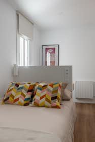 Appartement te huur voor € 1.868 per maand in Barcelona, Avinguda de Madrid