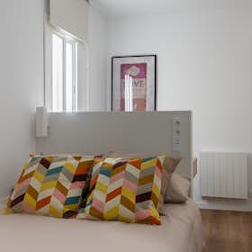 Appartement te huur voor € 1.868 per maand in Barcelona, Avinguda de Madrid