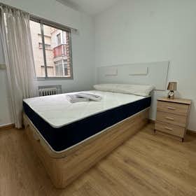 Private room for rent for €645 per month in Madrid, Calle de Bocángel