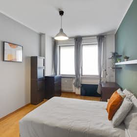 Private room for rent for €903 per month in Milan, Via Egadi