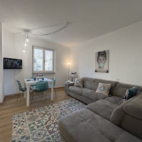 Appartement te huur voor € 2.232 per maand in Genoa, Via delle Campanule