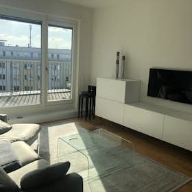 Apartment for rent for €2,650 per month in Berlin, Schöneberger Ufer