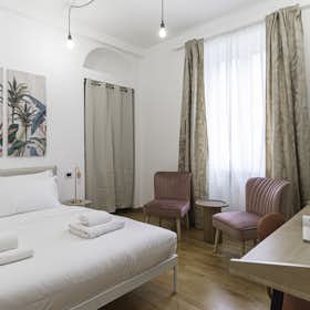 Apartment for rent for €3,400 per month in Milan, Via Federico Confalonieri