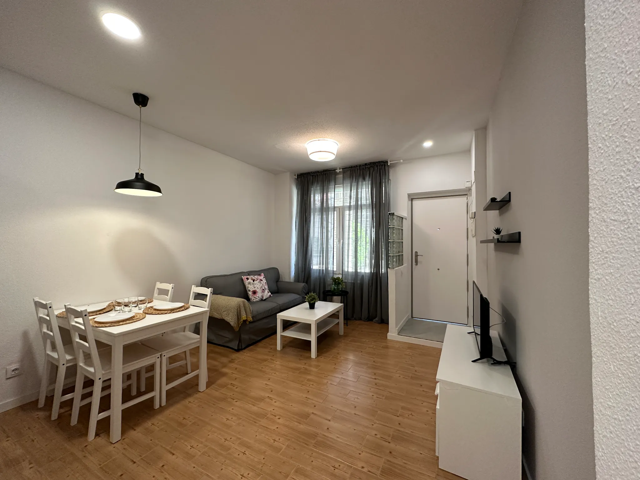 1-Bedroom Apartment in Calle de Cebreros, Madrid (1492912) ROOM 1