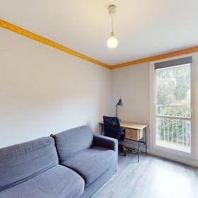 WG-Zimmer for rent for 360 € per month in Reims, Rue de Taissy