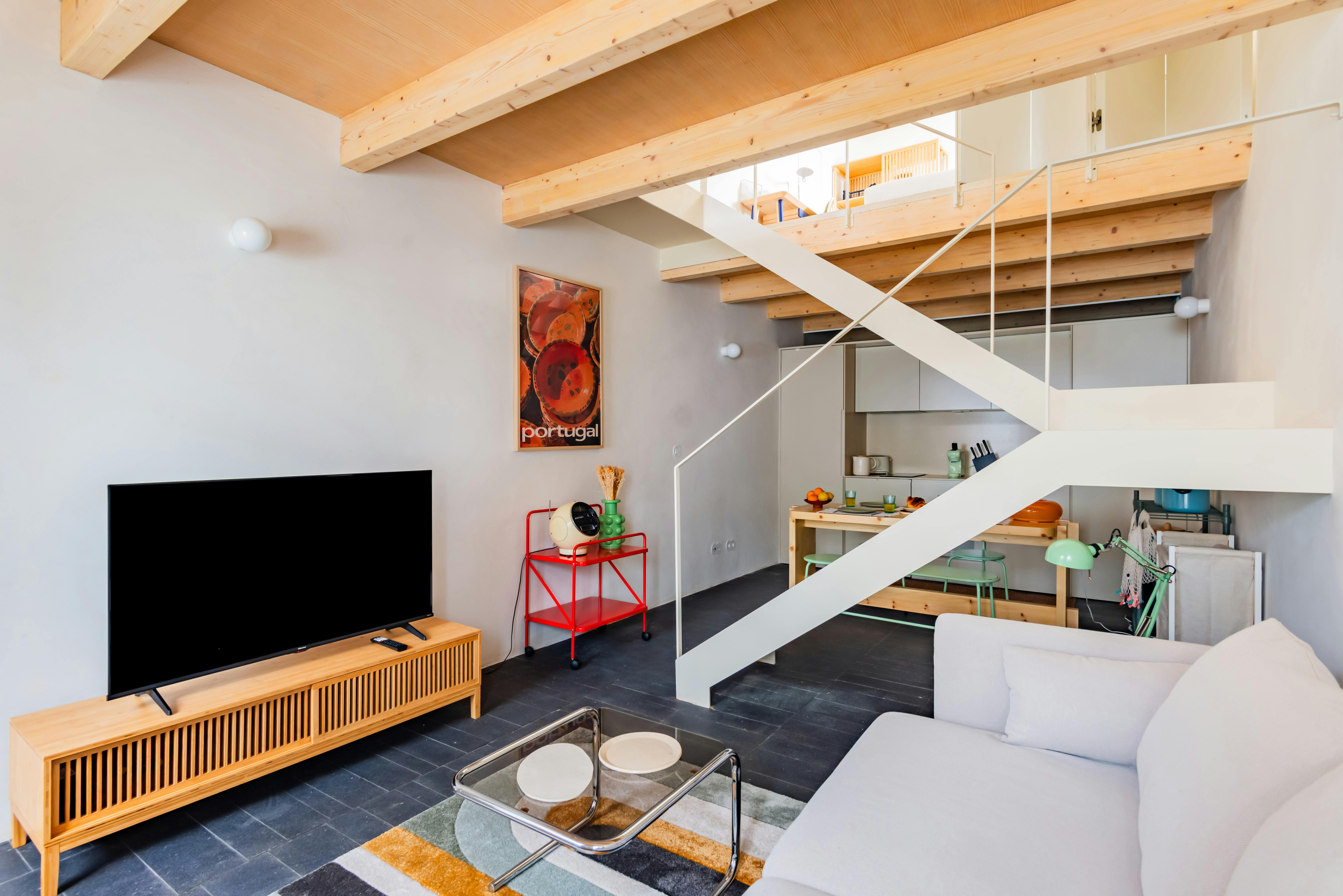 House for rent for €5,670 per month in Lisbon, Rua da Oliveirinha