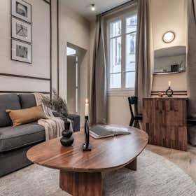 Studio for rent for €4,127 per month in Paris, Boulevard Murat