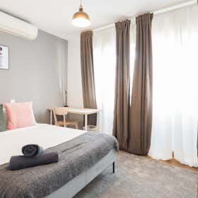 Private room for rent for €625 per month in Madrid, Calle del Comercio