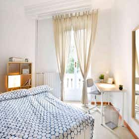 私人房间 正在以 €450 的月租出租，其位于 Turin, Corso Giulio Cesare