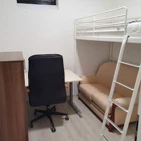 私人房间 正在以 €230 的月租出租，其位于 Ljubljana, Ptujska ulica