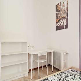 Private room for rent for €755 per month in Milan, Via delle Forze Armate