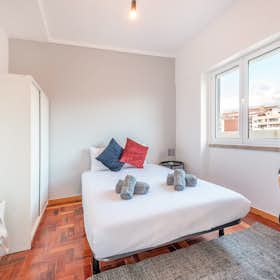 Private room for rent for €682 per month in Lisbon, Alameda das Linhas de Torres