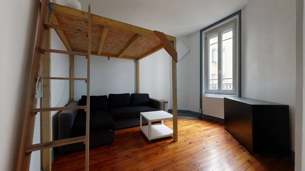 Studio para alugar por € 450 por mês em Saint-Étienne, Rue Charles de Gaulle