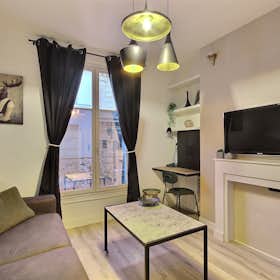Studio for rent for €1,404 per month in Paris, Rue du Dragon
