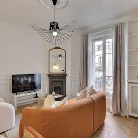 Apartment for rent for €2,109 per month in Paris, Rue Olivier de Serres