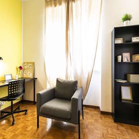 Privé kamer te huur voor € 545 per maand in Cesano Boscone, Via Ginestre