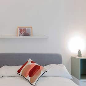 Private room for rent for €565 per month in Turin, Via La Loggia