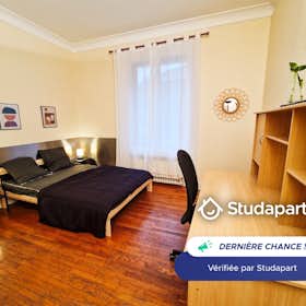 Apartamento para alugar por € 951 por mês em Grenoble, Rue Marx Dormoy