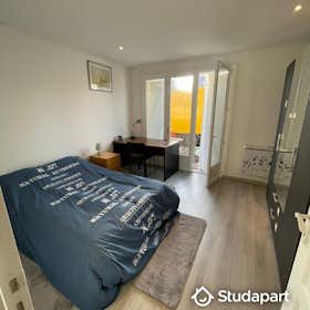 Private room for rent for €600 per month in Villemomble, Avenue de la Station