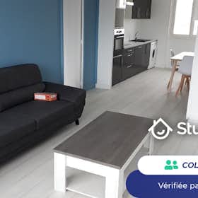 私人房间 for rent for €400 per month in Clermont-Ferrand, Rue Pélissier