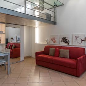 公寓 正在以 €1,600 的月租出租，其位于 Milan, Via Giuseppe Candiani