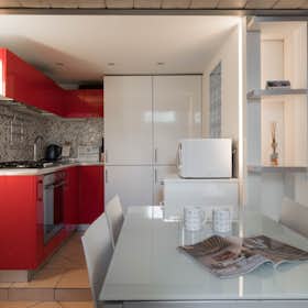 Lägenhet att hyra för 1 550 € i månaden i Milan, Via Giuseppe Candiani