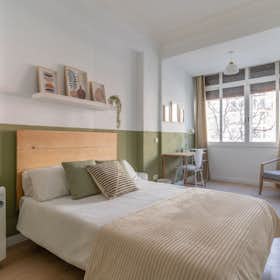 Private room for rent for €690 per month in Madrid, Avenida Felipe II