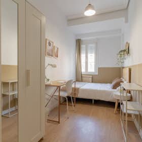 Private room for rent for €680 per month in Madrid, Avenida Felipe II
