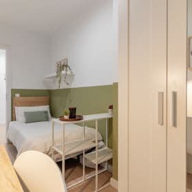 Private room for rent for €590 per month in Madrid, Avenida Felipe II