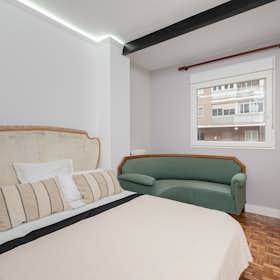 Apartment for rent for €1,575 per month in Madrid, Calle Esteban Mora