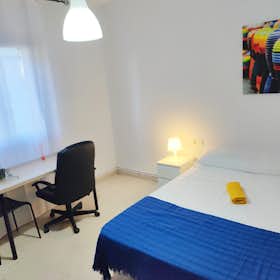 Private room for rent for €350 per month in Granada, Calle Periodista Luis de Vicente