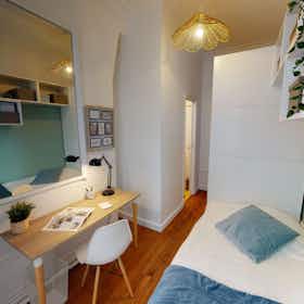 Private room for rent for €982 per month in Paris, Rue Boissière