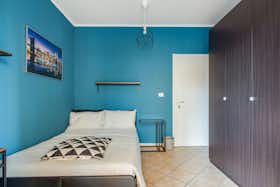 Private room for rent for €680 per month in Milan, Via Mauro Rota