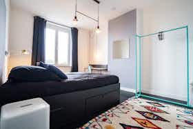 私人房间 正在以 €590 的月租出租，其位于 Charleroi, Rue du Fort