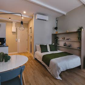 Studio for rent for €1,250 per month in Barcelona, Carrer de Freixures