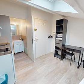 Casa for rent for € 540 per month in Bordeaux, Boulevard Albert 1er