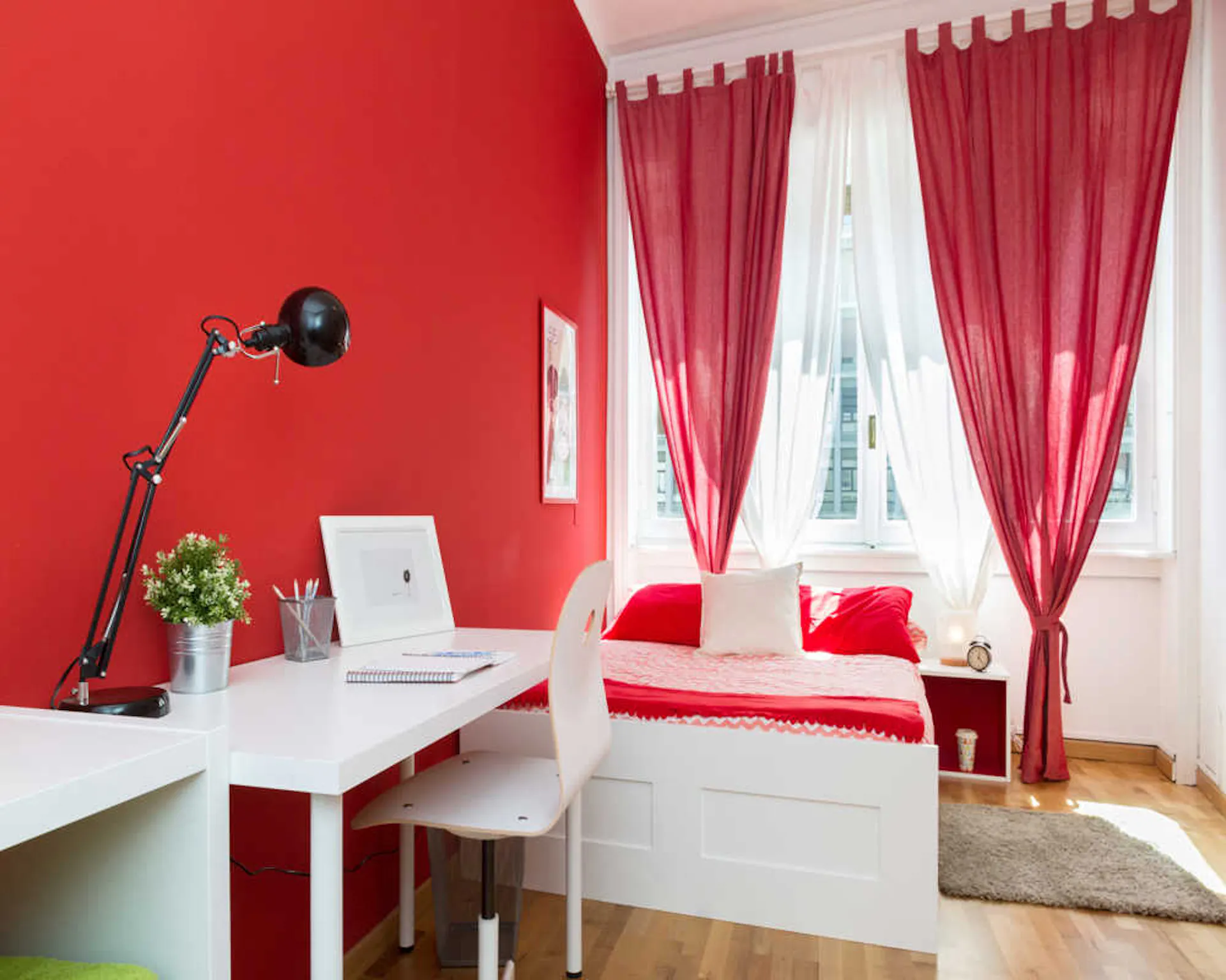 Via Larga, Milan preview