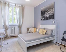 Private room for rent for €555 per month in Cesano Boscone, Via delle Acacie