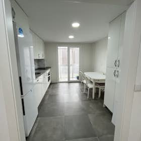 Приватна кімната за оренду для 375 EUR на місяць у Burgos, Paseo de la Isla