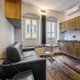 Apartment for rent for €1,600 per month in Florence, Borgo San Frediano
