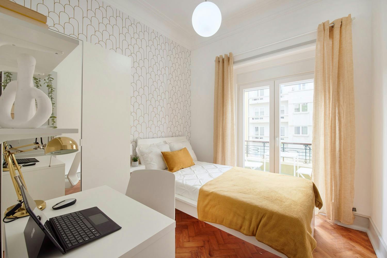 Private room for rent for €575 per month in Lisbon, Avenida Almirante Reis