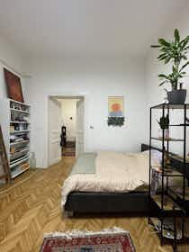 Apartment for rent for HUF 348,008 per month in Budapest, Bástya utca