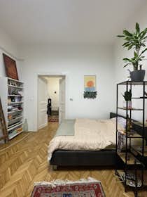 Apartment for rent for HUF 347,068 per month in Budapest, Bástya utca