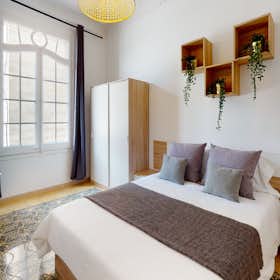 Private room for rent for €850 per month in Barcelona, Carrer de Provença