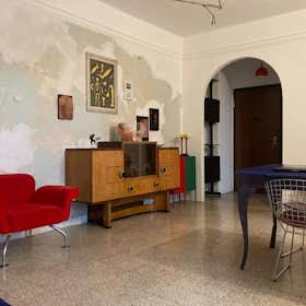 Квартира за оренду для 1 000 EUR на місяць у Milan, Via Walter Tobagi