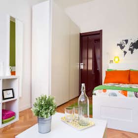 Private room for rent for €1,080 per month in Milan, Via Larga