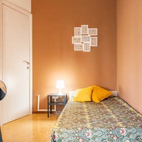 Private room for rent for €589 per month in Milan, Via Eugenio Donadoni